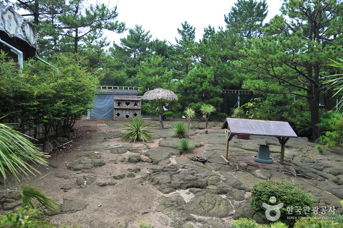 Hallim Park (한림공원)
