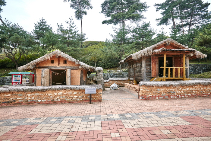 Historische Stätte Goryeong Daegaya (고령 대가야유적지)
