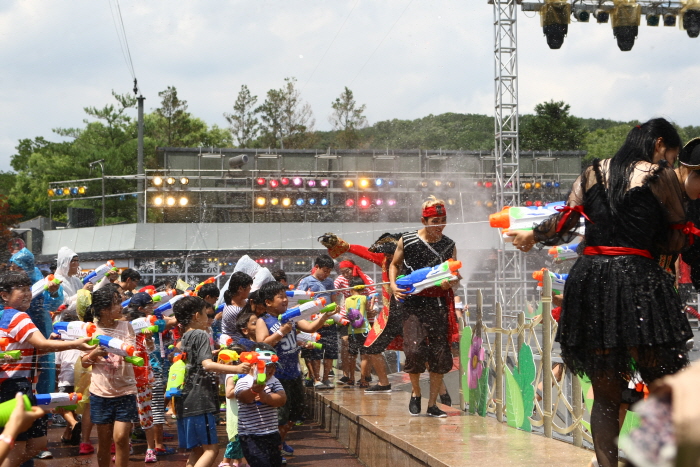 Водный фестиваль в парке развлечений Seoul Land (서울랜드 워터페스티벌)