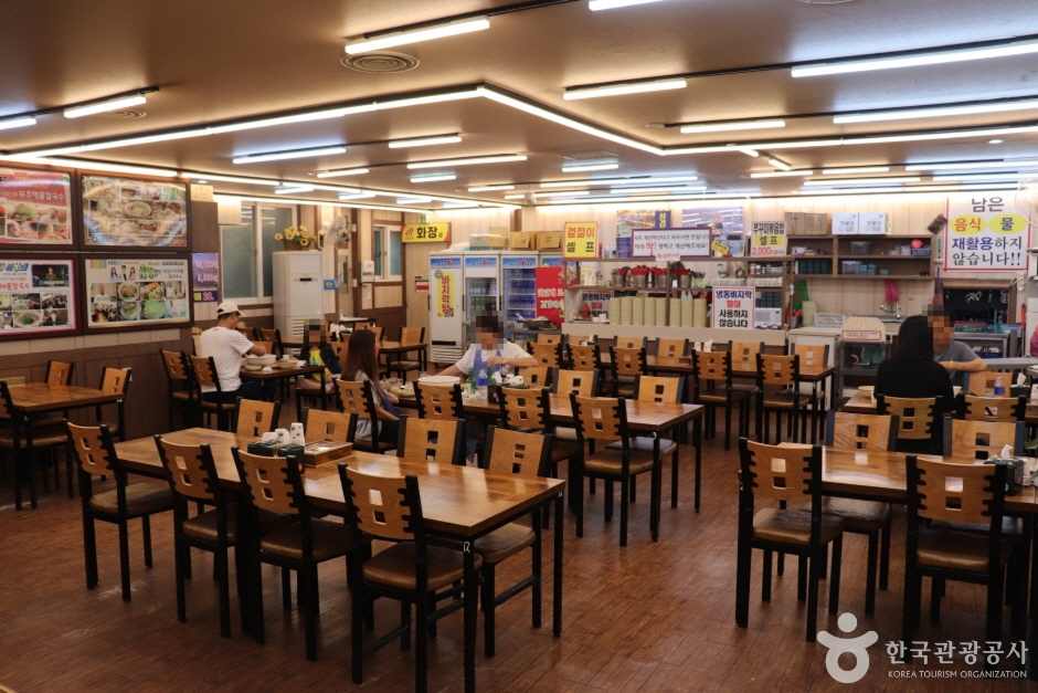 韭菜海鲜刀切面餐厅（부추해물칼국수식당）