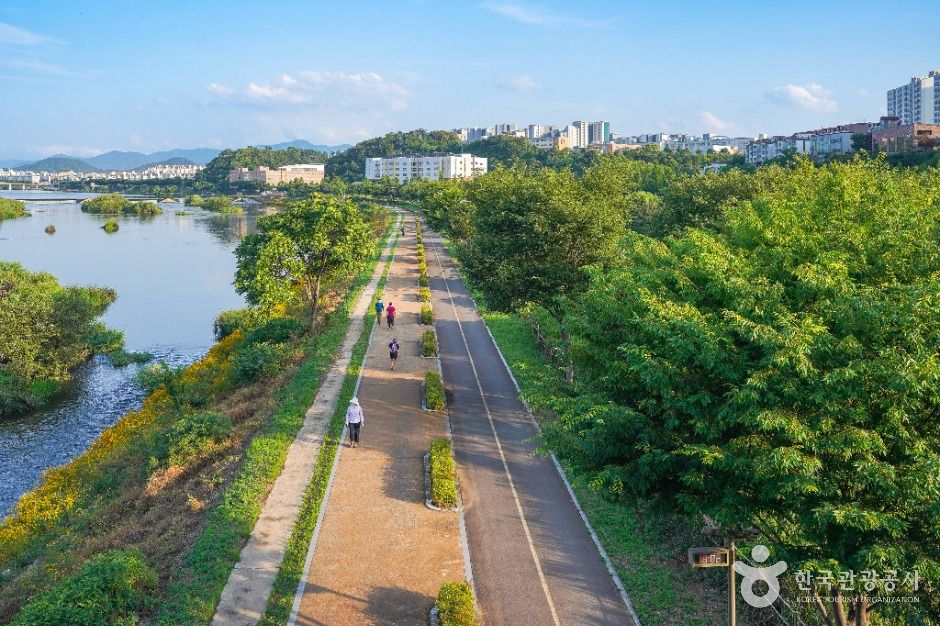 공항교강변공원