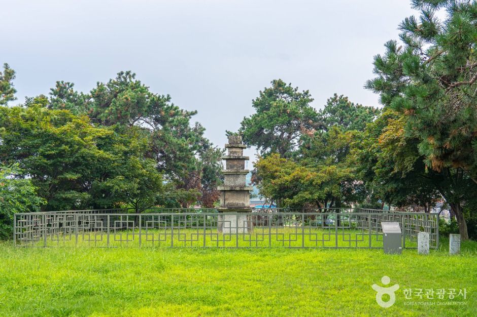 thumbnail-안성도기동삼층석탑-2