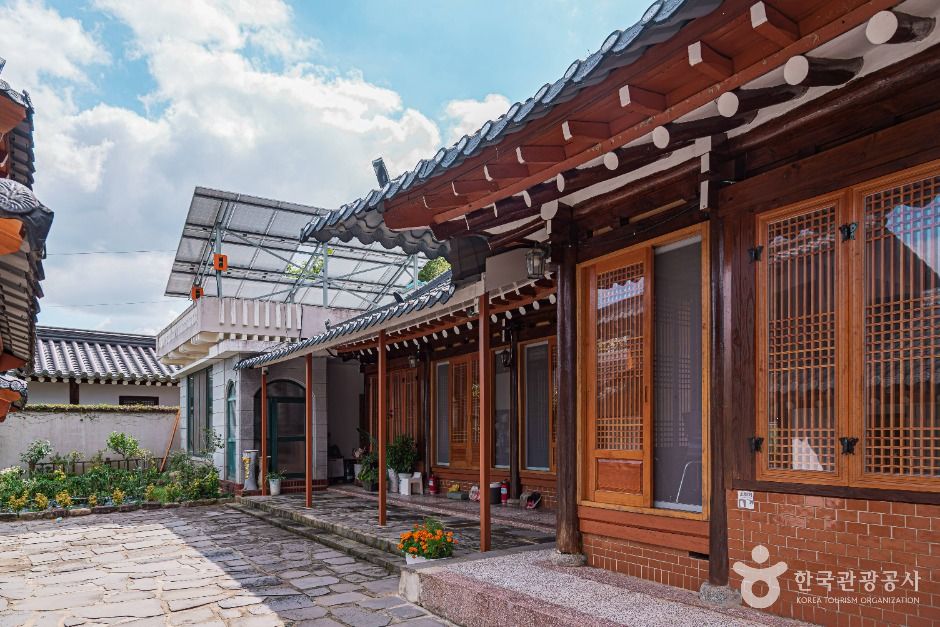 thumbnail-남도한옥민박마을-2