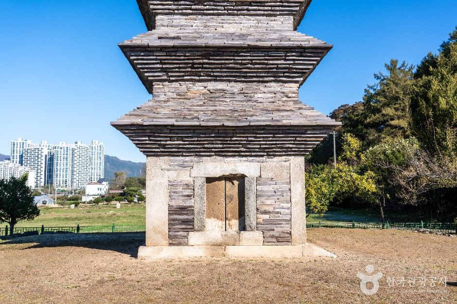 thumbnail-제천 장락동 칠층모전석탑-2