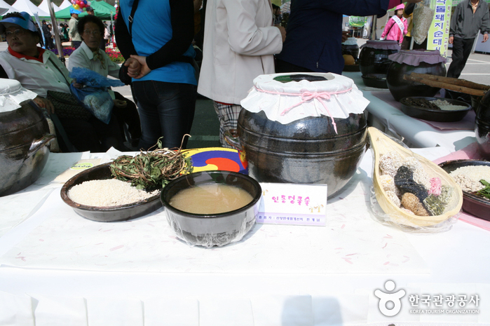 Mungyeong Traditional Chasabal Festival (문경 전통찻사발축제)