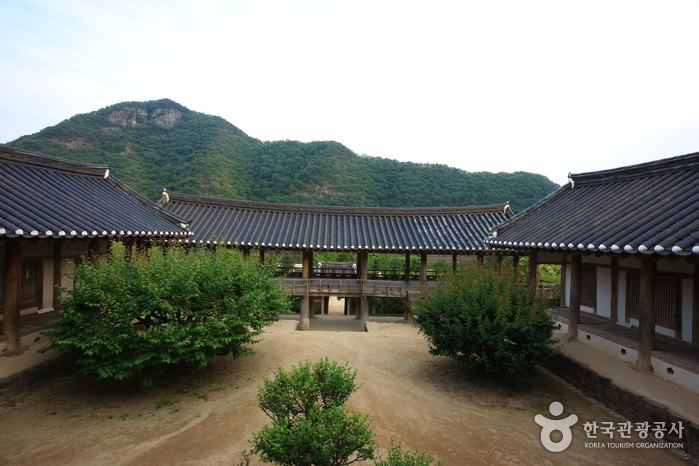 Byeongsanseowon Confucian Academy (병산서원)