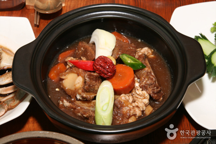Jeonju Traditional Cultural Center Hanbyeoknu (전주전통문화관 한벽루)