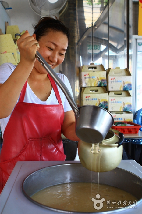 Geumsan Ginseng Market (금산 인삼약초시장)