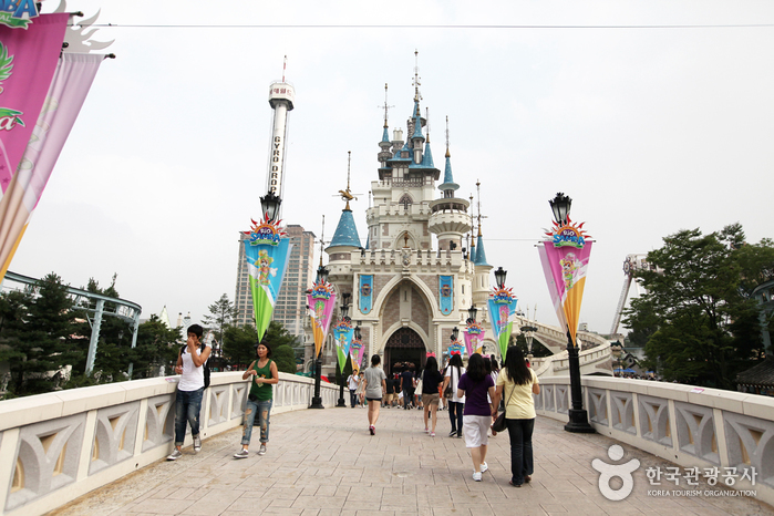 thumbnail-Lotte World (롯데월드)-4