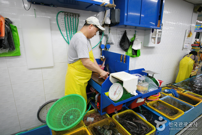 Millak Heo (raw fish) Center (부산 민락회센타)