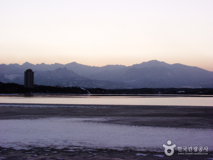 Yeongnangho Lake (영랑호)
