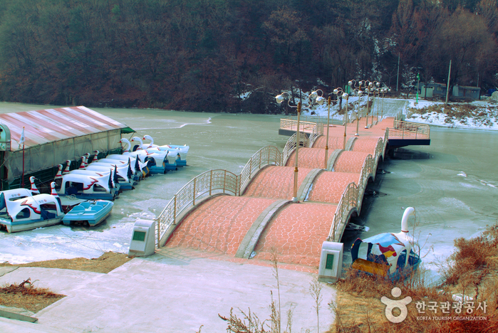The Gold Scales Theme Street (Gongjicheon Resort) (황금비늘테마거리)