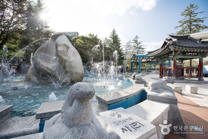 Suanbo Hot Springs Special Tourist Zone (수안보온천 관광특구)