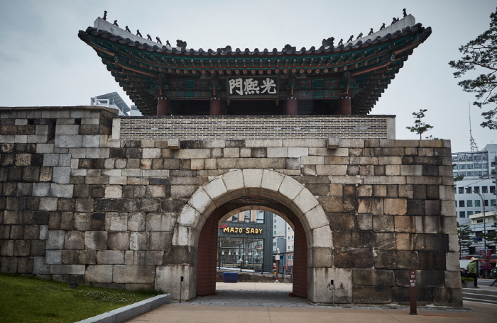 thumbnail-Gwanghuimun Gate (광희문)-18