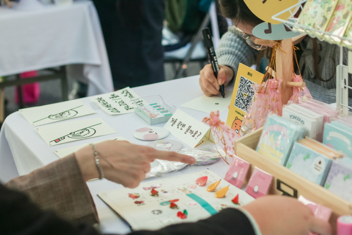 언더스탠드에비뉴 Christmas Market 마주치장 20184