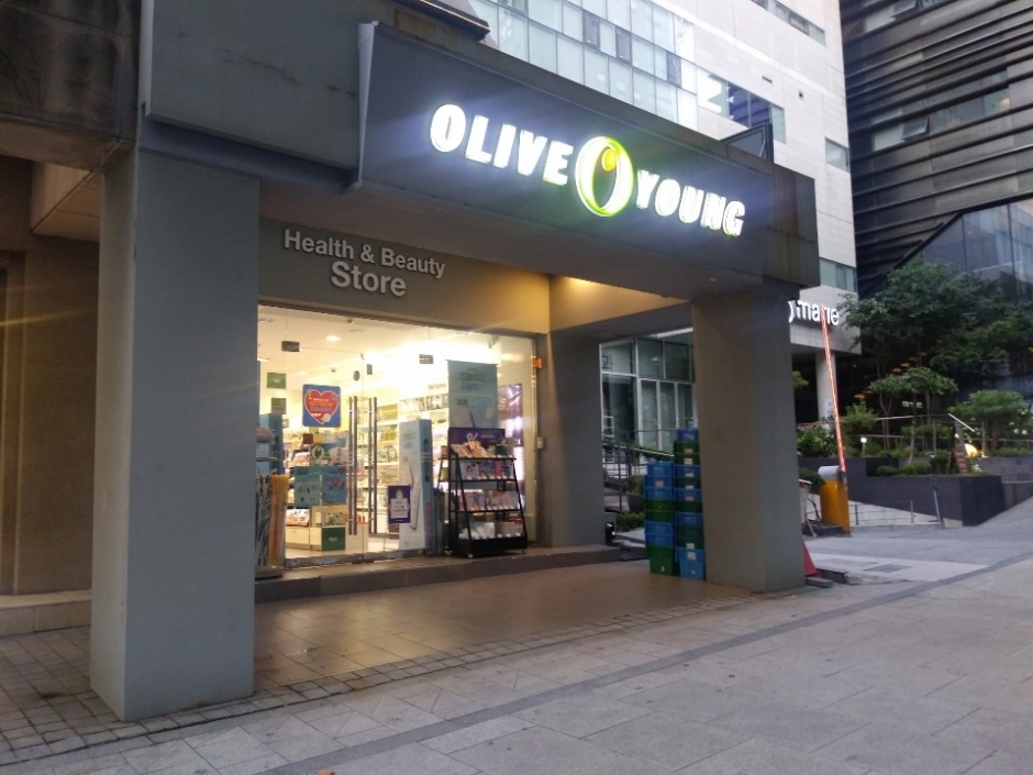 Olive Young - Cheongdam Station Branch [Tax Refund Shop] (올리브영 청담역)