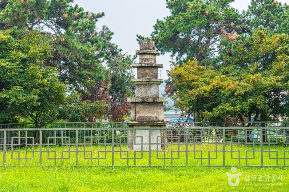 thumbnail-안성도기동삼층석탑-3