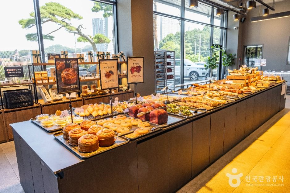 thumbnail-베이커리 카페 공간-22