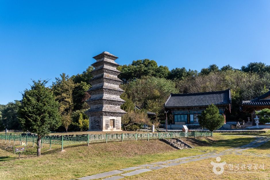 thumbnail-제천 장락동 칠층모전석탑-3