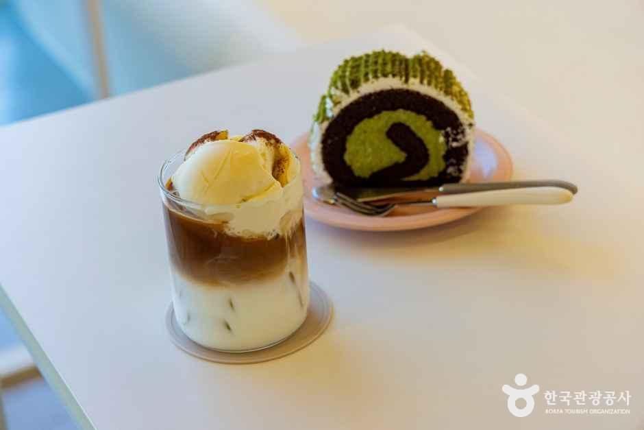thumbnail-카페율-4