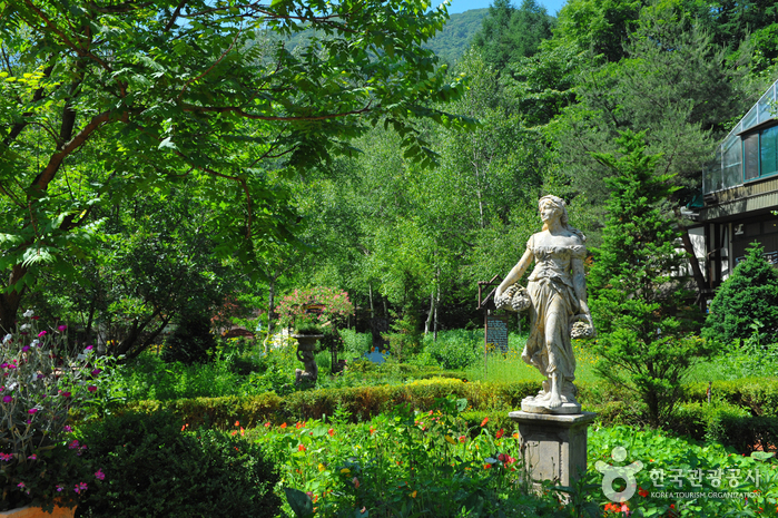 Herbnara Farm (허브나라농원)