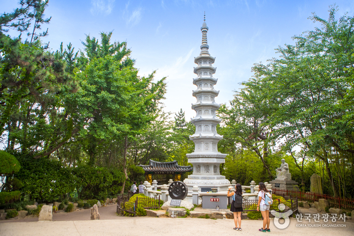 Haedong Yonggungsa Temple (해동 용궁사(부산))