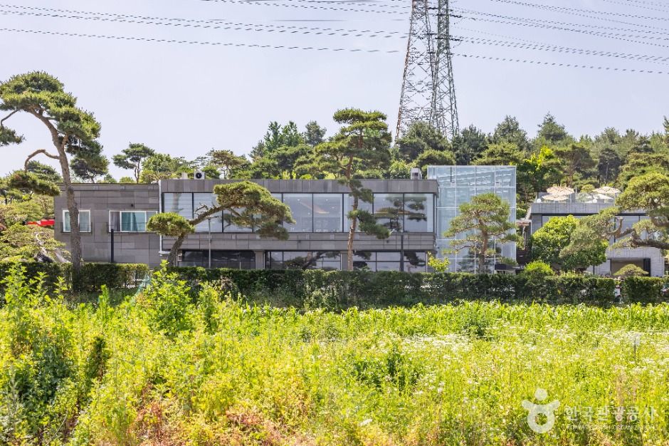 thumbnail-베이커리 카페 공간-23