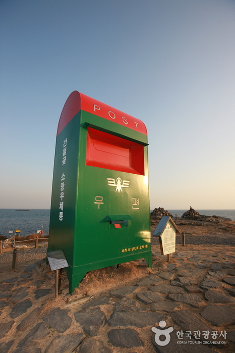 Ganjeolgot Cape (간절곶 등대)