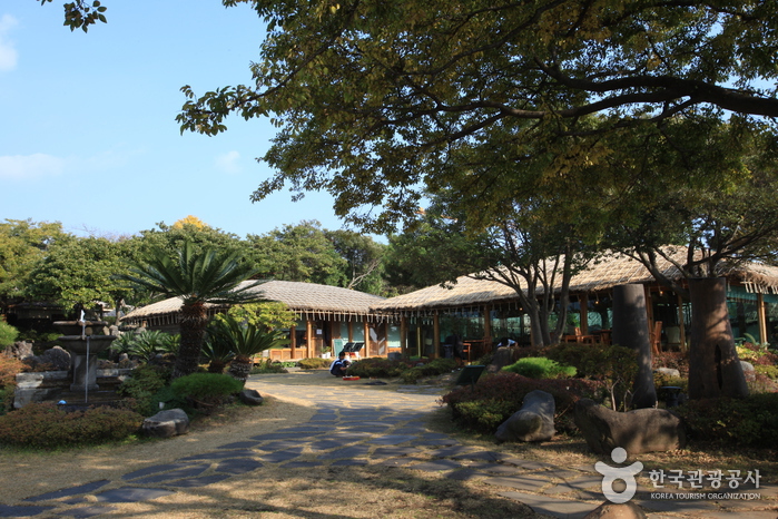 The Seaes Hotel & Resort (Traditional Style Hotel) (씨에스 호텔& 리조트)