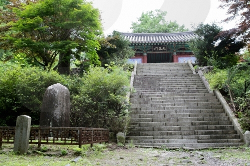 Храм Пэннёнса в Капхёне (백련사(가평))