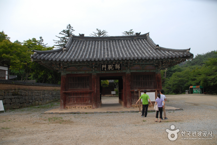 Magoksa Temple (마곡사)