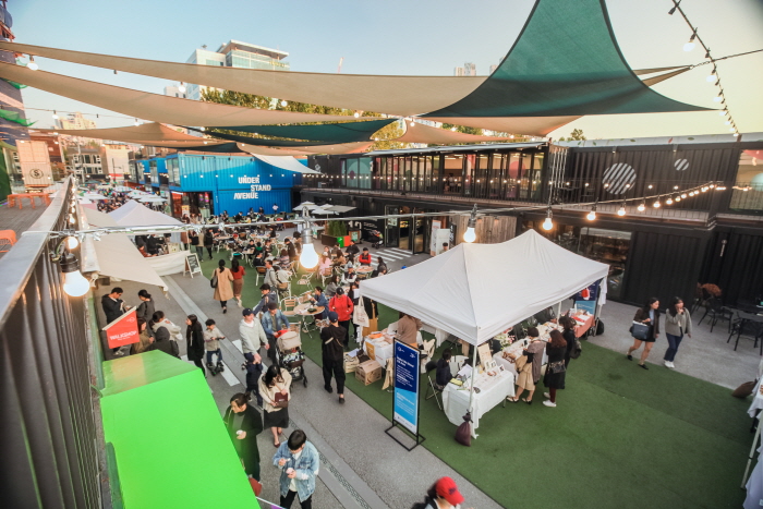 언더스탠드에비뉴 Christmas Market 마주치장 20186