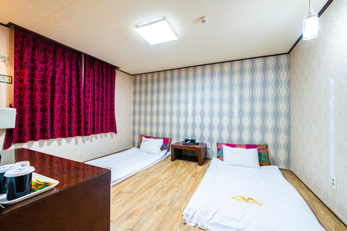 Korean-style Rooms are provided for those who want an ondol room / underfloor-heated room.