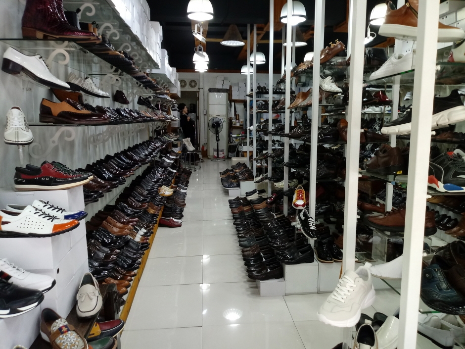 Seobong Shoes [Tax Refund Shop] (서봉제화)