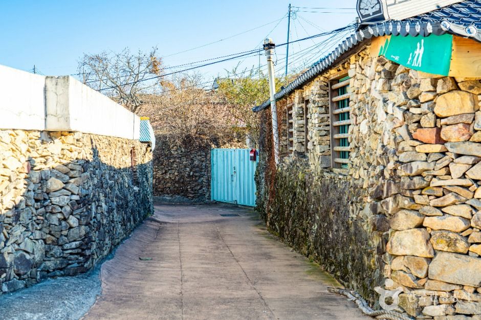 thumbnail-상서마을 옛 돌담길-1