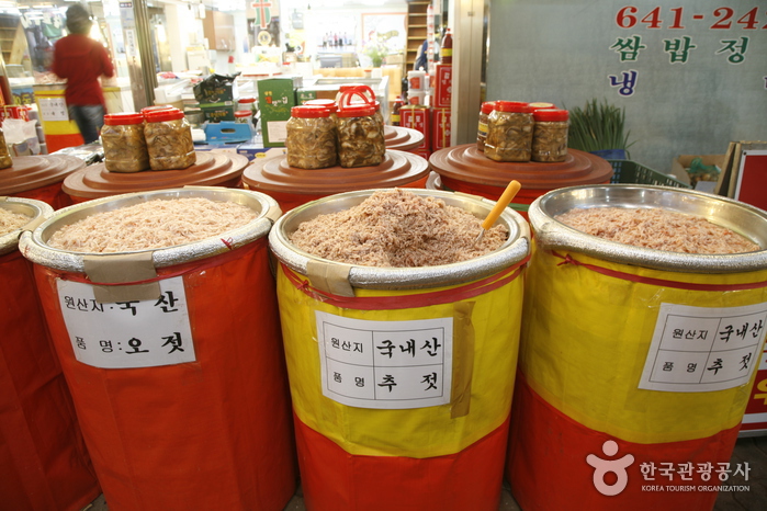 廣川土窟蝦醬市場(광천 토굴새우젓시장)