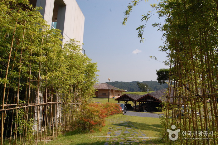 Oegosan Onggi Village (외고산옹기마을) 