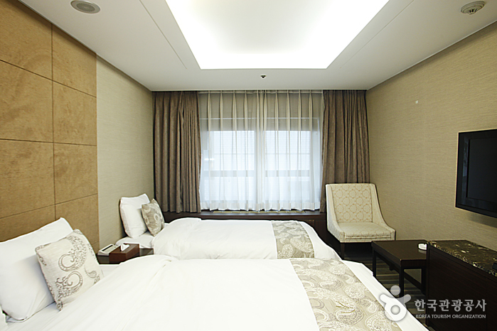 Three 7 Stay Hotel (쓰리세븐스테이호텔)
