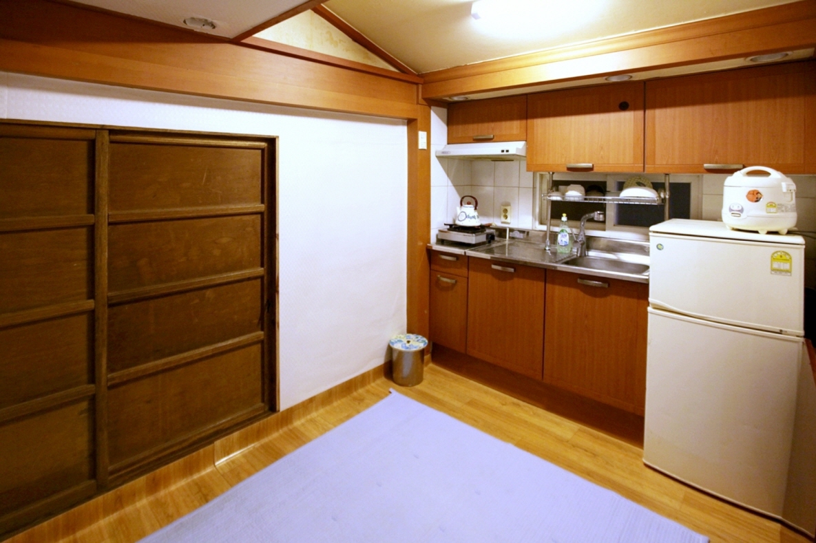 Dolmok Lodging of Gyeongju (경주 민박 돌목)