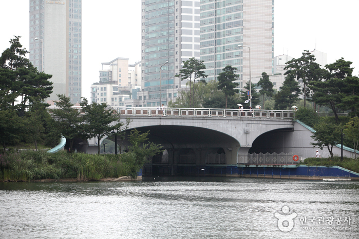 Songpa Naru Park (Seokchonhosu Lake) (송파나루공원 (석촌호수))1