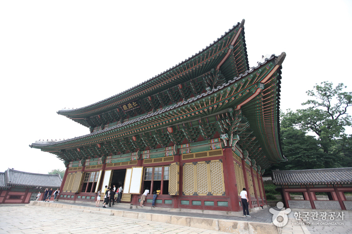 Injeongjeon Hall (인정...