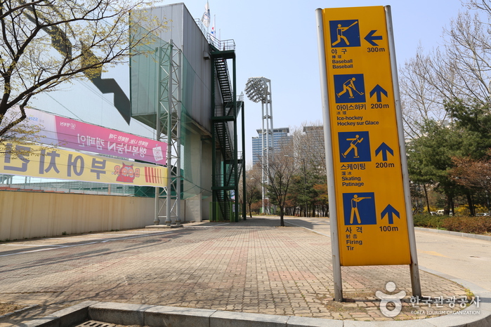 Sportplatz Mokdong (목동운동장(목동아이스링크,사격장))