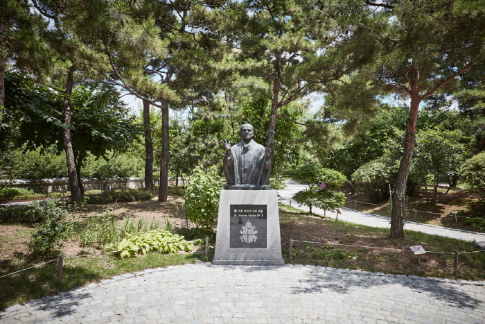 Santuario de los Mártires del Monte Jeoldusan (절두산 순교성지)