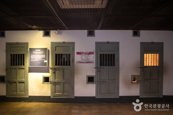 thumbnail-Seodaemun Prison History Museum (서대문형무소역사관)-7