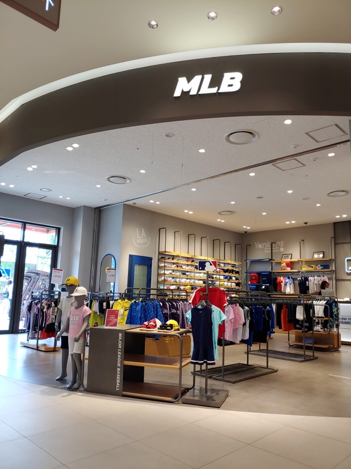 MLB - Lotte Outlets Giheung Branch [Tax Refund Shop] (엠엘비 롯데아울렛 기흥점)
