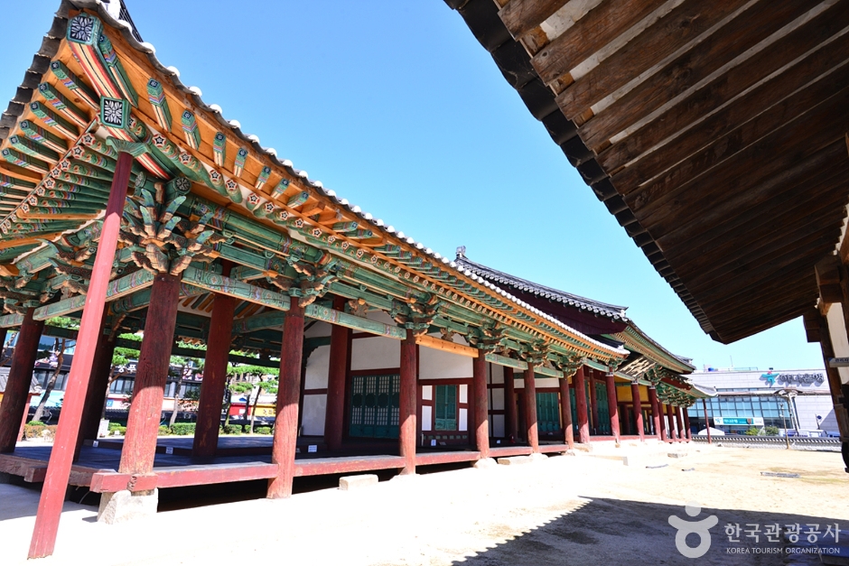Jeonju Pungpaejigwan Guesthouse (전주 풍패지관(전주객사))