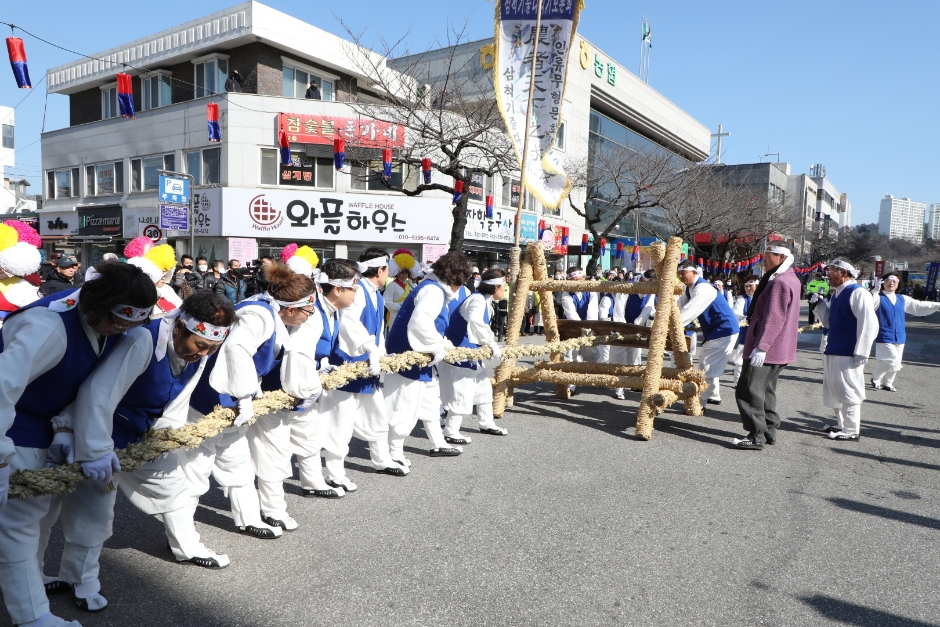 Samcheok Jeongwol Daeboreum Festival (삼척정월대보름제)