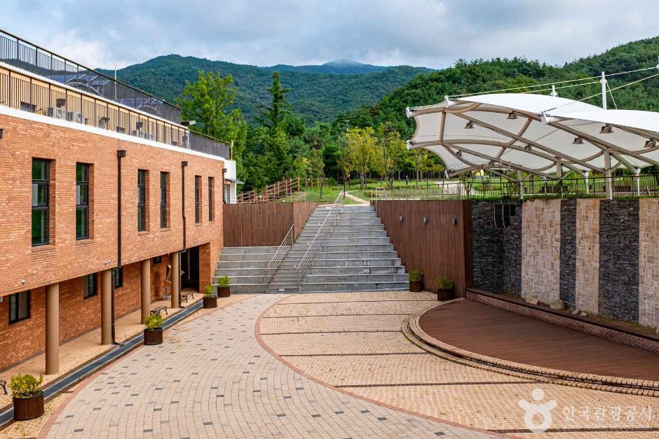 Sobaeksan National Park Nature Center (소백산생태탐방원)