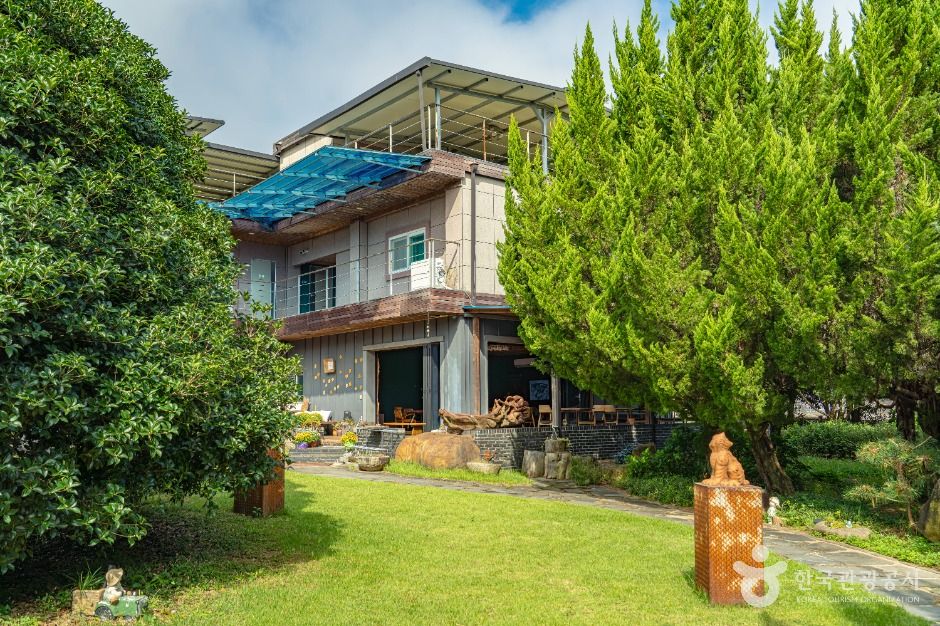 천개의향나무숲