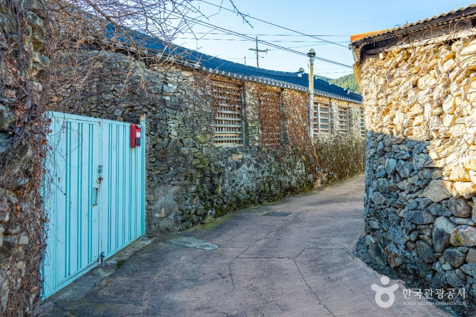 thumbnail-상서마을 옛 돌담길-2